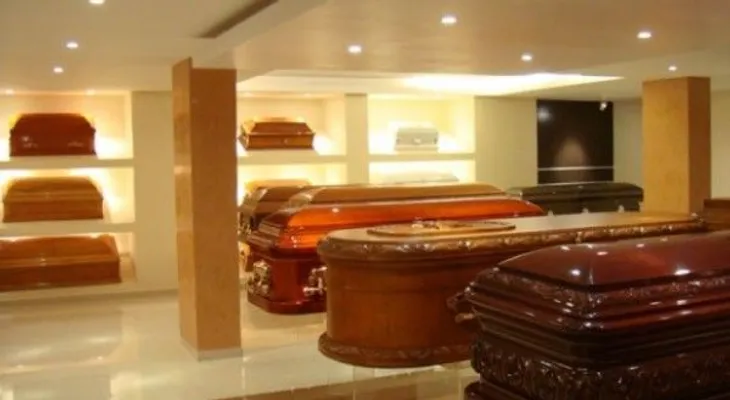 Hombre tiene sexo con cadáver en funeraria en EEUU