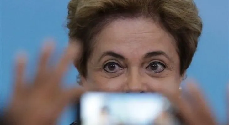 Líder legislativo invalida juicio político contra Dilma Rousseff