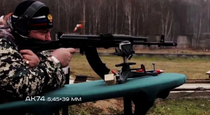 El equipamiento del soldado del futuro vs las balas perforanes del potente fusil SVD (VIDEO)