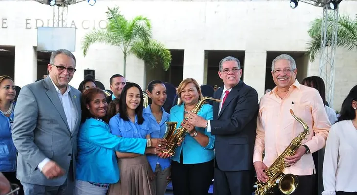 Educación entrega instrumentos para 36 bandas de música en escuelas de Tanda Extendida