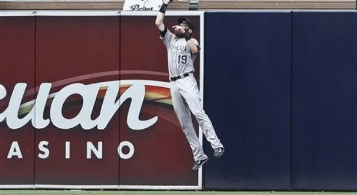 Rockies ganan con jonrón de Arenado y atrapada de Blackmon