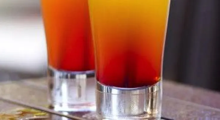 Cura el mal aliento, embellece cabello, calma dolor....con el vodka
