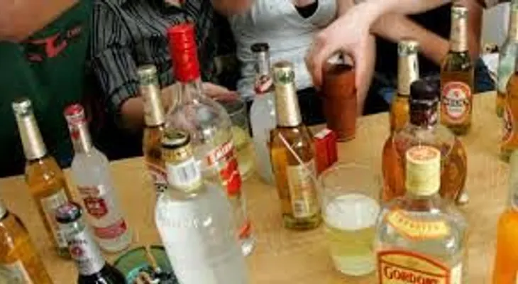 Identifican una molécula que protege al cerebro de los efectos del "botellón" 