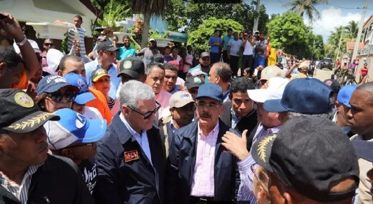 Danilo Medina visita comunidades afectadas por huracán María en Montecristi y Duarte; convoca reunión este lunes