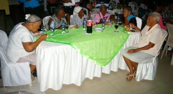 Fundecoluz realiza cena a envejecientes en Santo Domingo Norte