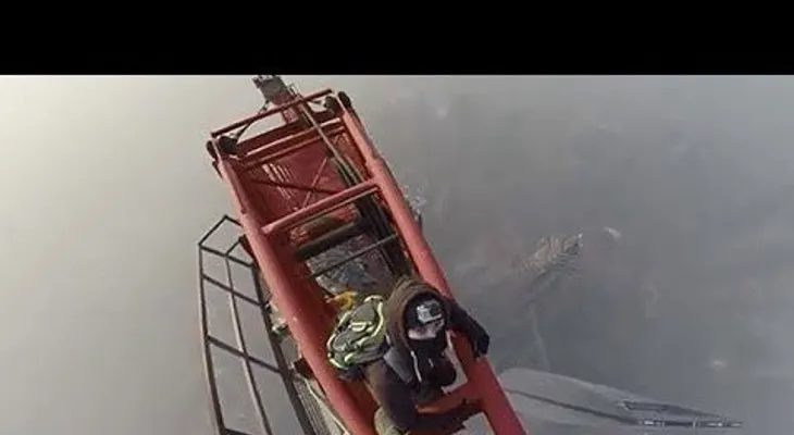 Dos ninjas rusos escalan el segundo rascacielos más alto del mundo