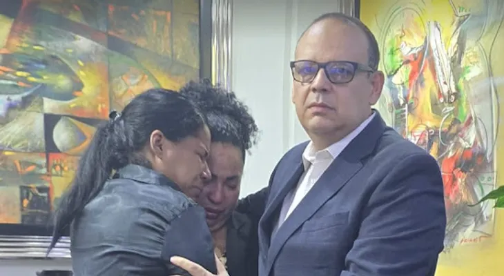 Abogadas se abrazan y se piden perdón
