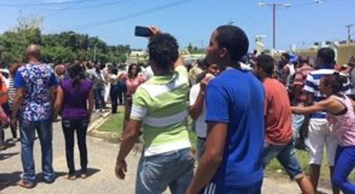 Reciben presos Odebrecht en Najayo, con consignas de apoyo y rechazo; Temo saludó a sus seguidores 