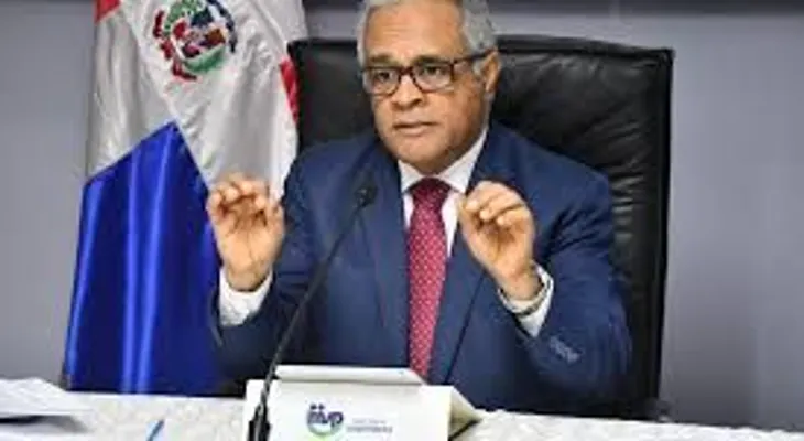 Ministro de Salud propone al presidente Danilo Medina disponer uso de mascarilla por decreto