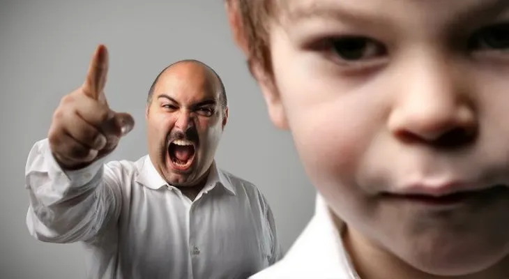4 cosas que siempre decimos a los niños que los dañan mentalmente