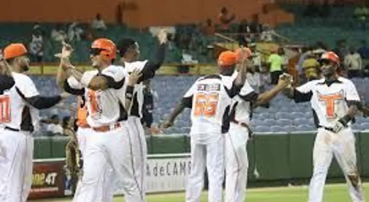 Final: Toros 5 Aguilas 3; Licey 3 Escogido 1; en proceso Estrellas 4, Gigantes 1