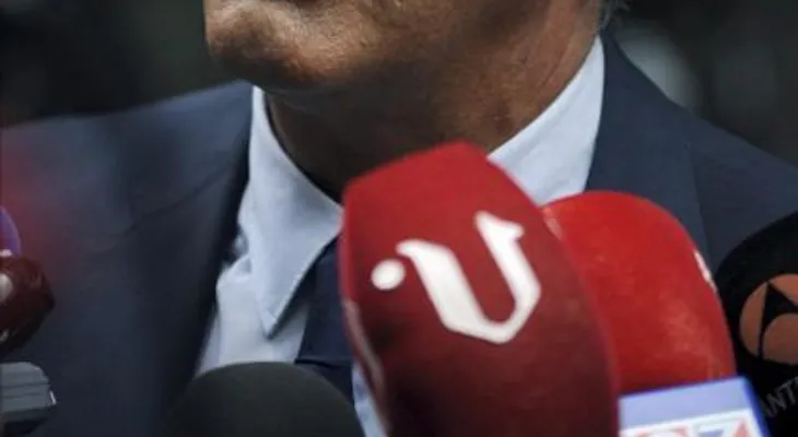 Internan periodista Francisco González