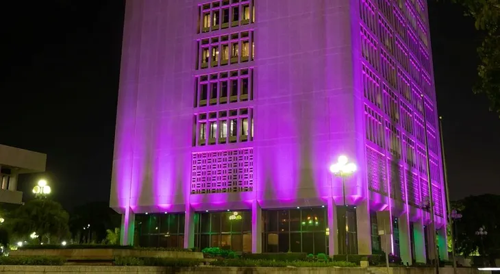 BCRD se une al "Mes de lucha contra cáncer de mama"; iluminación rosada es un llamado a la conciencia de las mujeres 