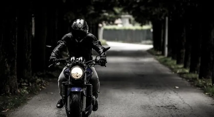 Hombre sufre una erección de 9 días tras un accidente en moto