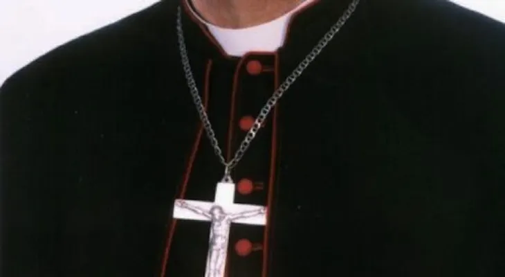 Iglesia española quiere sacerdotes "enteramente varones, heterosexuales"