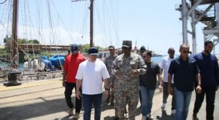 Alejandro Campos supervisa el Puerto de La Romana y anuncia remodelación en octubre