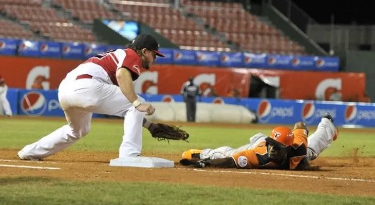 Toros vencen a los Leones del Escogido