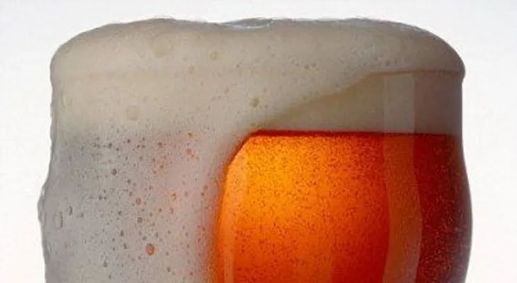 Científicos descubren la formula para tomar una cerveza perfecta