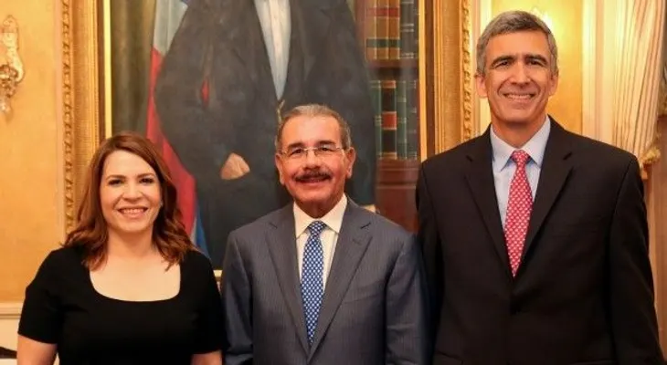 Danilo Medina recibe ejecutivos de Copa Airlines