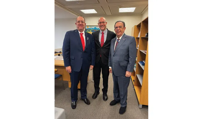 Gobernador Valdez Albizu y ministro Magín Díaz se reúnen con el director ejecutivo del FMI, André Roncaglia