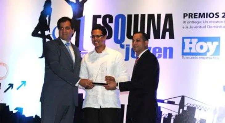 Ministro Juventud en el premio  La Esquina Jóven del Periódico Hoy