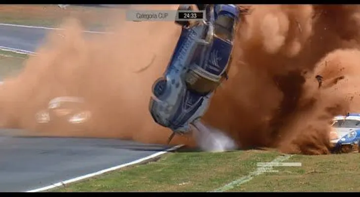 Brutal accidente del hijo de Nelson Piquet con nueve vueltas de campana (VIDEO)