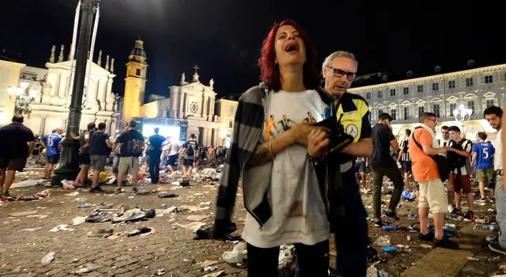 Estampida en Italia durante la final de la Liga de Campeones deja decenas de heridos