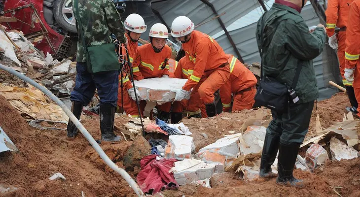 Doce detenidos relacionados con deslizamiento de tierra en el sur de China