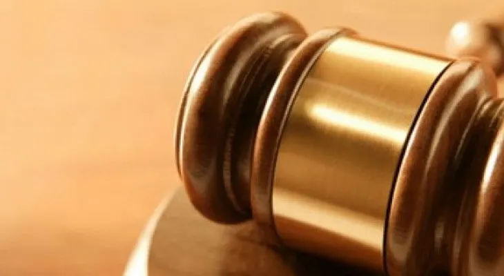 Condenan a 30 años a pareja maltrataba hijo de 13 
