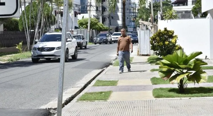 Alcalde Collado le puso "el cascabel al gato" en Naco y reaparecen las aceras
