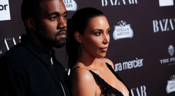 Kim Kardashian recibe acciones de corporaciones como regalo de Navidad