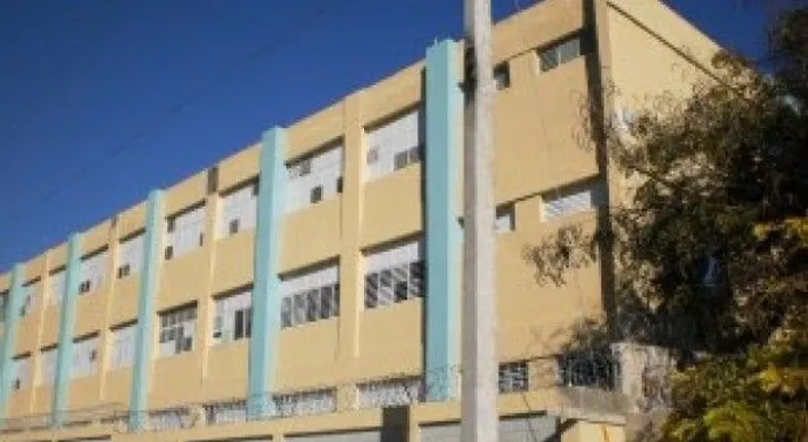 Estudiantes de escuela Jaime Mota protestaron por mal estado de almuerzo escolar
