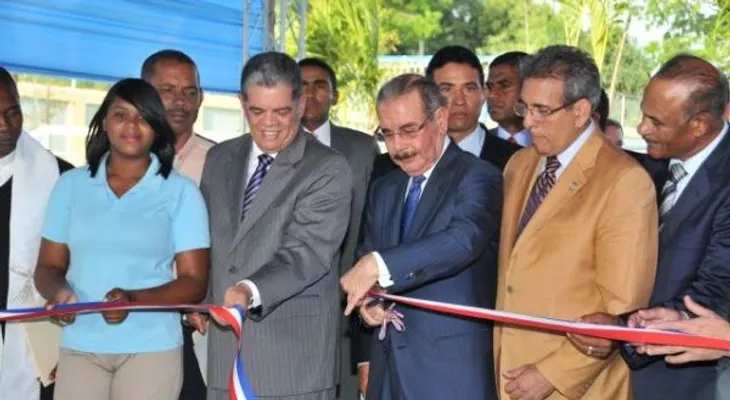 Presidente entrega cinco centros educativos en Monte Plata