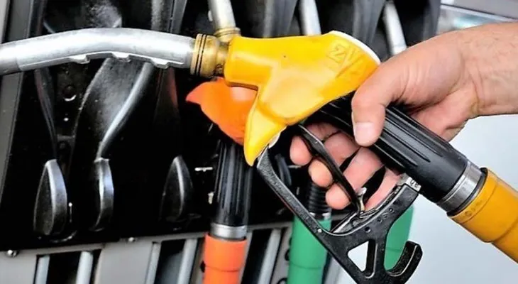 Suben dos pesos a la gasolina premium