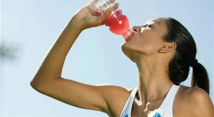 Bebidas con carbohidratos para deportistas, ¿sí o no?