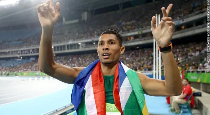 Este atleta logró en los Olímpicos lo que a su madre no le permitieron hacer por el apartheid