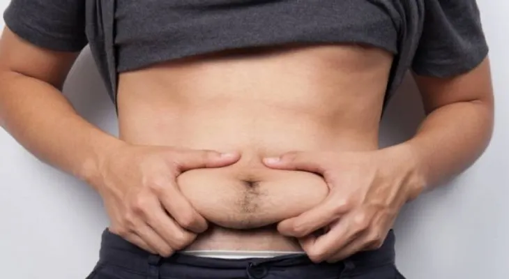 Hombres de barriga ancha, mejores en la cama, porque la "tripita cervecera" aumenta el aguante