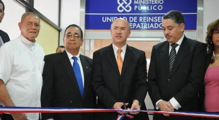 Domínguez Brito recibe grupo de repatriados a quienes ayudará en su proceso de reinserción  