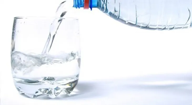 Beber mucha agua también puede ser peligroso para la salud