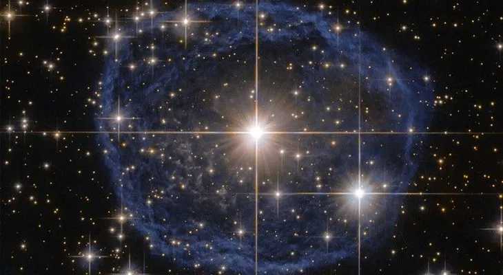 Captan una enorme burbuja azul en el espacio
