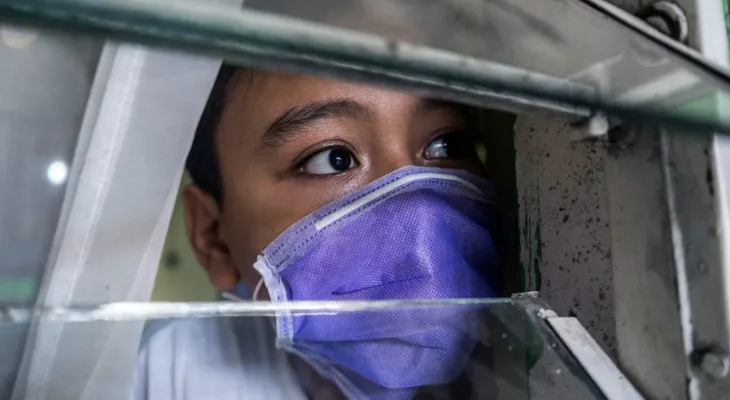 Los menores de 20 años son la mitad de susceptibles de contraer el COVID-19