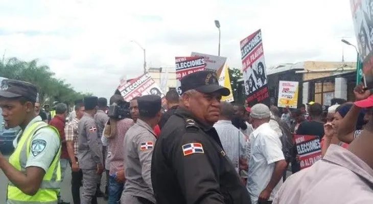 Realizan manifestación en Santo Domingo Este para que se realicen nuevas elecciones