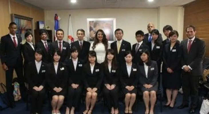 Ministra de Juventud despide a jóvenes dominicanos van al Japón
