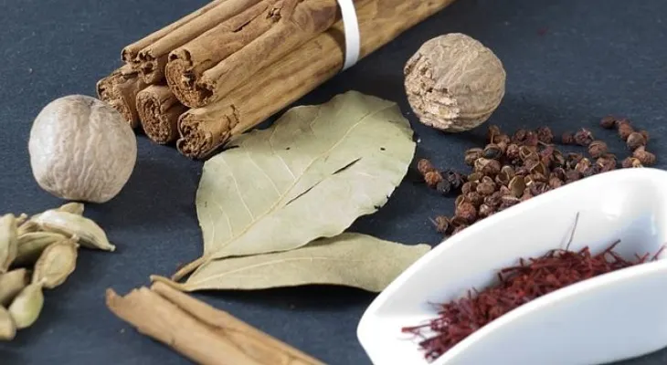 Quema grasa y baja de peso con este té de canela y laurel