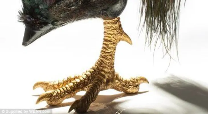 Zapatos de tacón inspirados en las aves