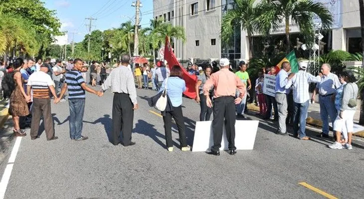 Protestan frente a la OISOE por actos de corrupción