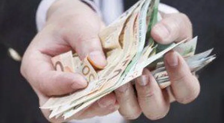 ¡Insólito! hombre se queja de cobrar 5,000 euros mensual sin trabajar