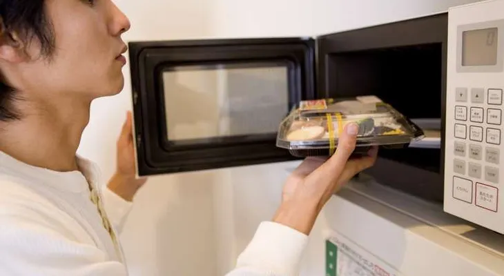¿Es cierto que la comida pierde nutrientes en el microondas?