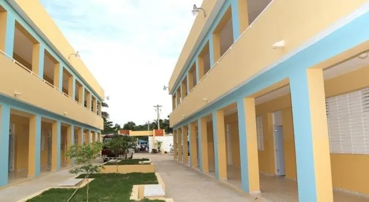 Según el Gobierno, en Villa Nueva, los niños irán a la escuela sin lodo en los zapatos