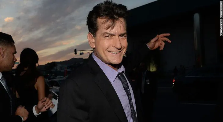 Charlie Sheen revela que es VIH positivo